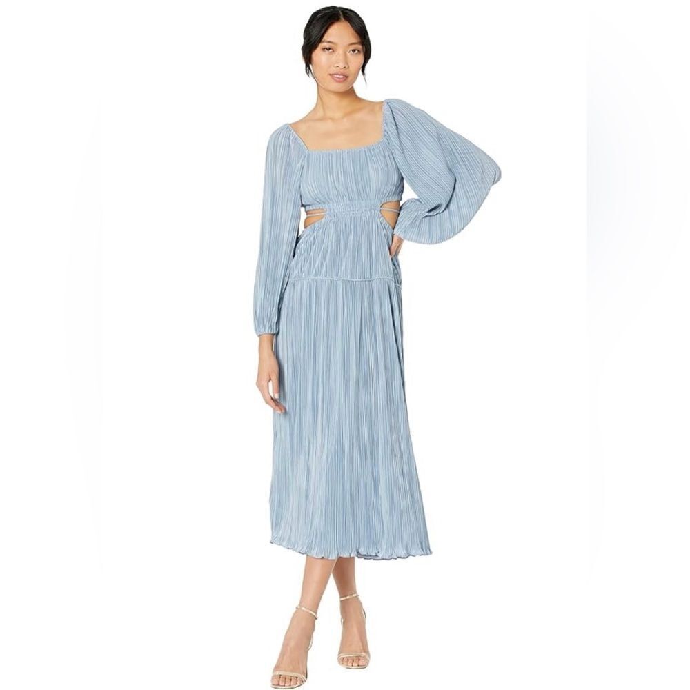 MOON RIVER Pleated Cutout Long Sleeve Midi Dress in
Dusty Blue Size Small